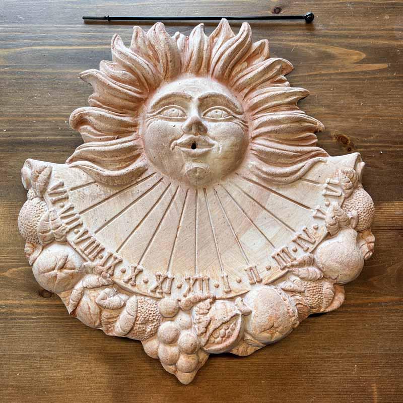 Kleine Sonnenuhr mit Früchten aus Italien Kleine Sonnenuhr mit Früchten aus Italien