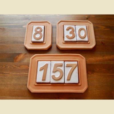 Beispiel Keramikrahmen mit Hausnummern aus Italien