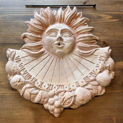 Kleine Sonnenuhr mit Früchten aus Italien 
