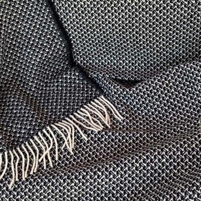 Portugiesische Baumwolldecke mit schwarzem Schwalbenmuster Muster